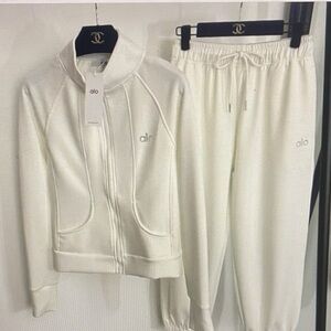 ALO Yoga Women's Cream Track Pants & Jacket Set